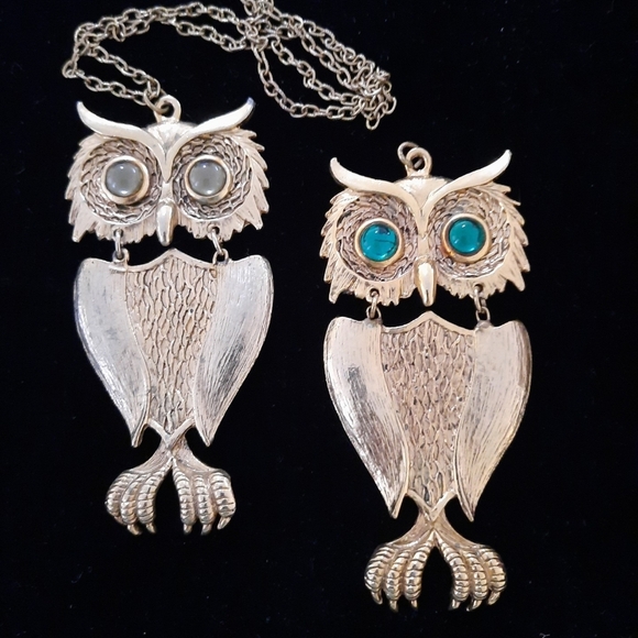 2 Large Vintage Owl Necklaces Comes with 2 Chains Green Eyes & Grey Eyes - Picture 1 of 3